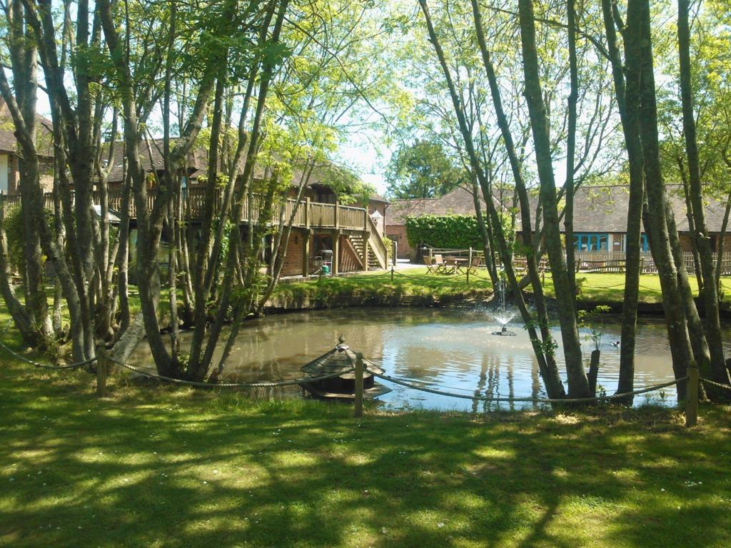 Crockstead Farm Hotel ルーズ エクステリア 写真